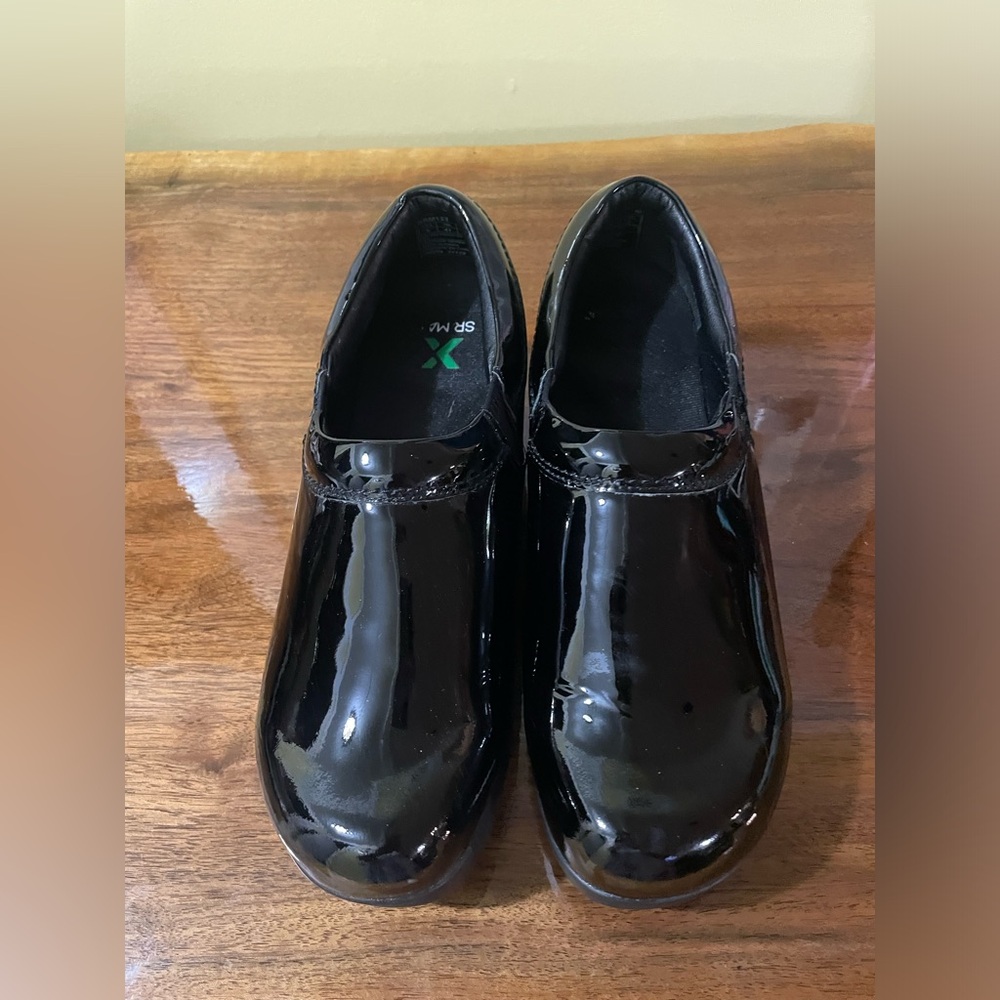 Women's Black Patent Geneva MaxTRAX® Soft Toe Clog Size 9 EUC!!